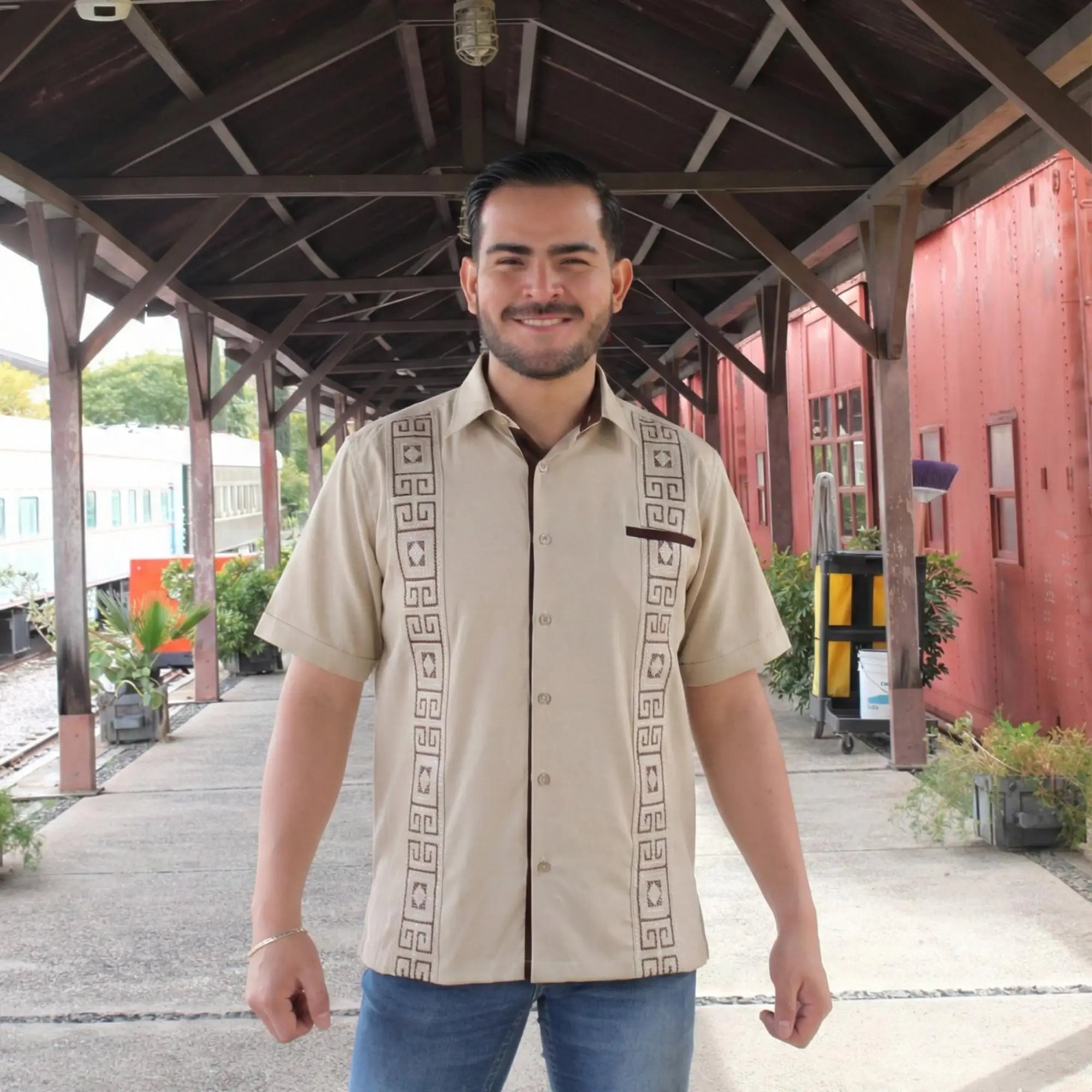 Camisa Guayabera Café Claro Punto de Cruz